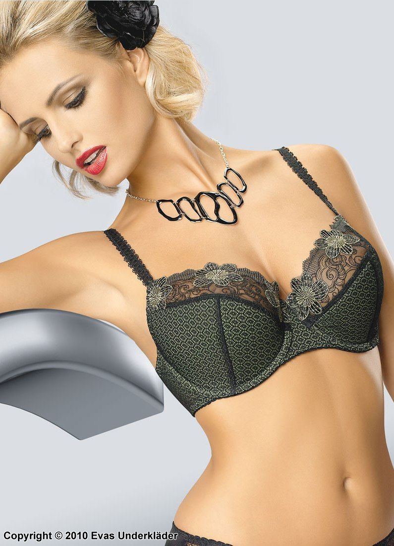 Bra with two tone lace design